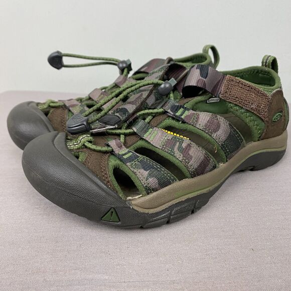 KEEN Other - Keen Sandals Boys Size 2 Green Camo Waterproof Drawstring Hook Loop EUC